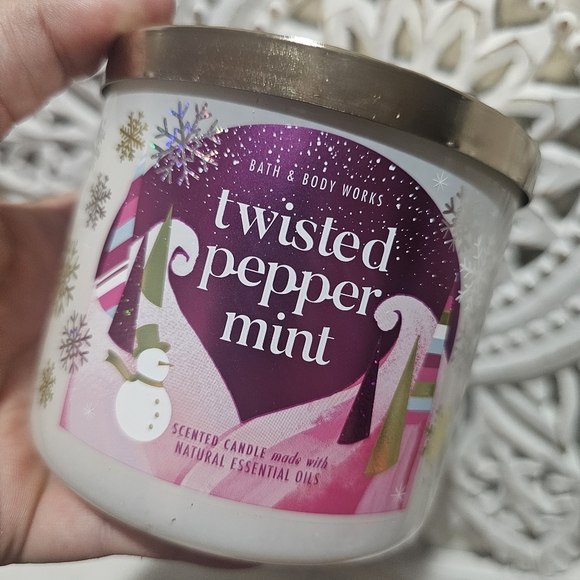 NEW Bath & Body Works Twisted Peppermint Candle - White and Purple 14.5OZ - Picture 5 of 6